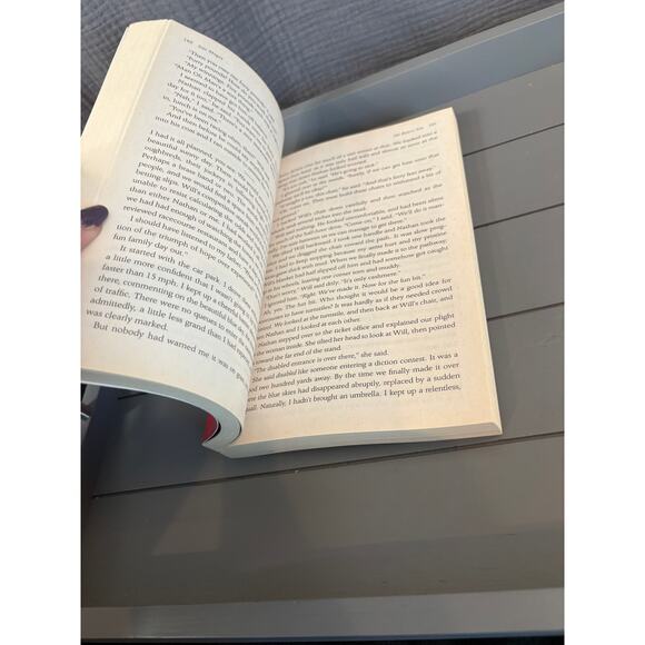 Me Before You by Jojo Moyes - Picture 4 of 4